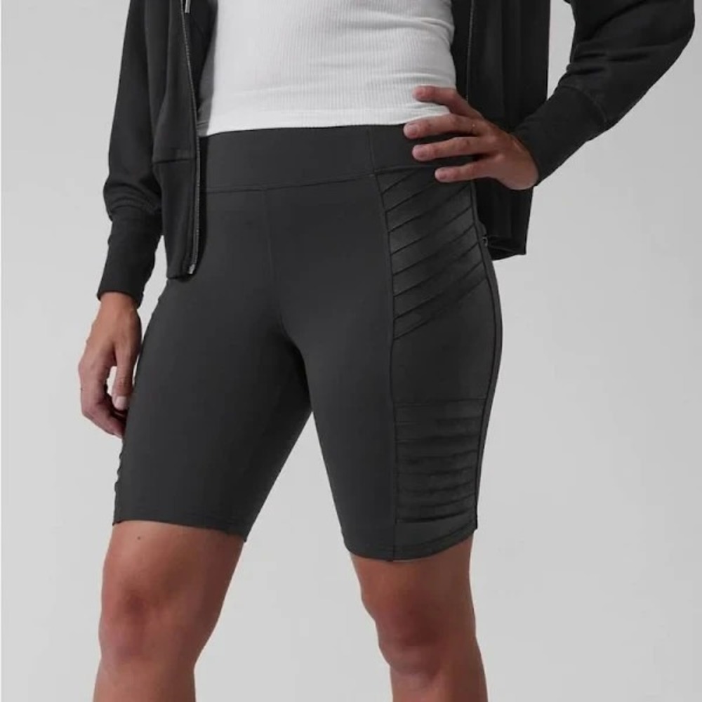 Athleta Delancey Gleam Moto Shorts Womens XS Black High Rise‎ Biker Stretch 9in
